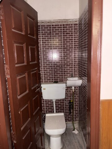 Attached Bathroom in 2 BHK Builder Floor at Sector 02 – for Rent