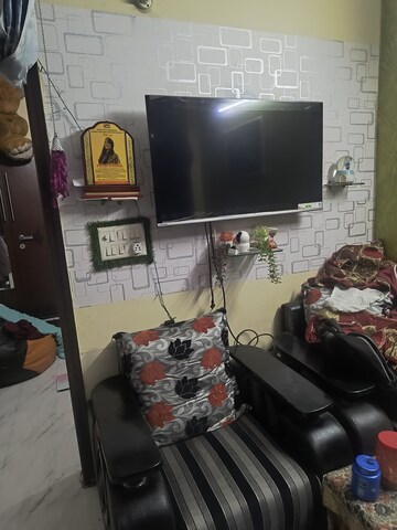 Furnished Amenities in 2.5 BHK Builder Floor at Mayur Vihar Phase 1 – for Rent
