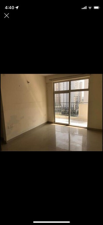 Room in 3.5 BHK Apartment at Eros Sampoornam, Sector 2 Greater Noida – for Rent