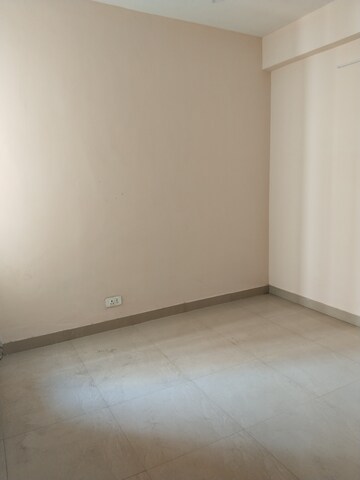Room in 2.5 BHK Apartment at Amrapali Dream Valley, Tech Zone 4 Greater Noida – for Rent