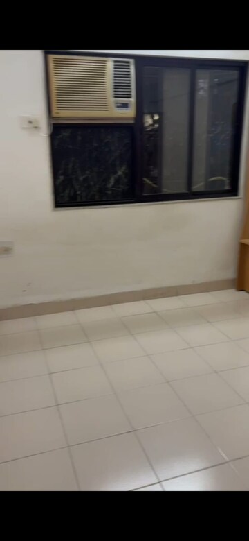 Room in 1 BHK Apartment at Surabhi Apartment Malad, Malad West – for Rent