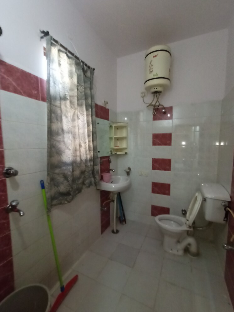Bathroom, sector 2 2 Bedroom 1500 Sq.Ft. Independent House In Sector 2 Panchkula 8975061