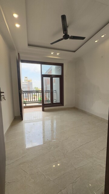 Room in 2 BHK Builder Floor at Chattarpur – for Rent
