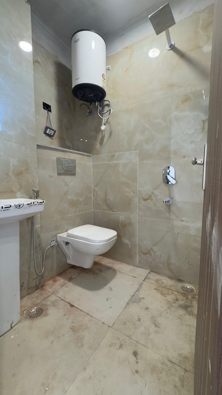 Bathroom, chattarpur 2 Bedroom 1000 Sq.Ft. Builder Floor In Chattarpur Delhi 8975086
