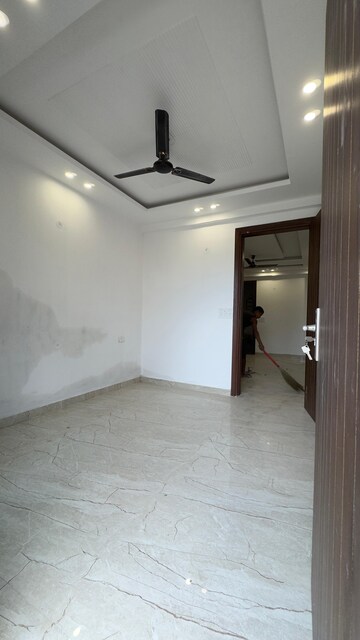 Room in 2 BHK Builder Floor at Chattarpur – for Rent