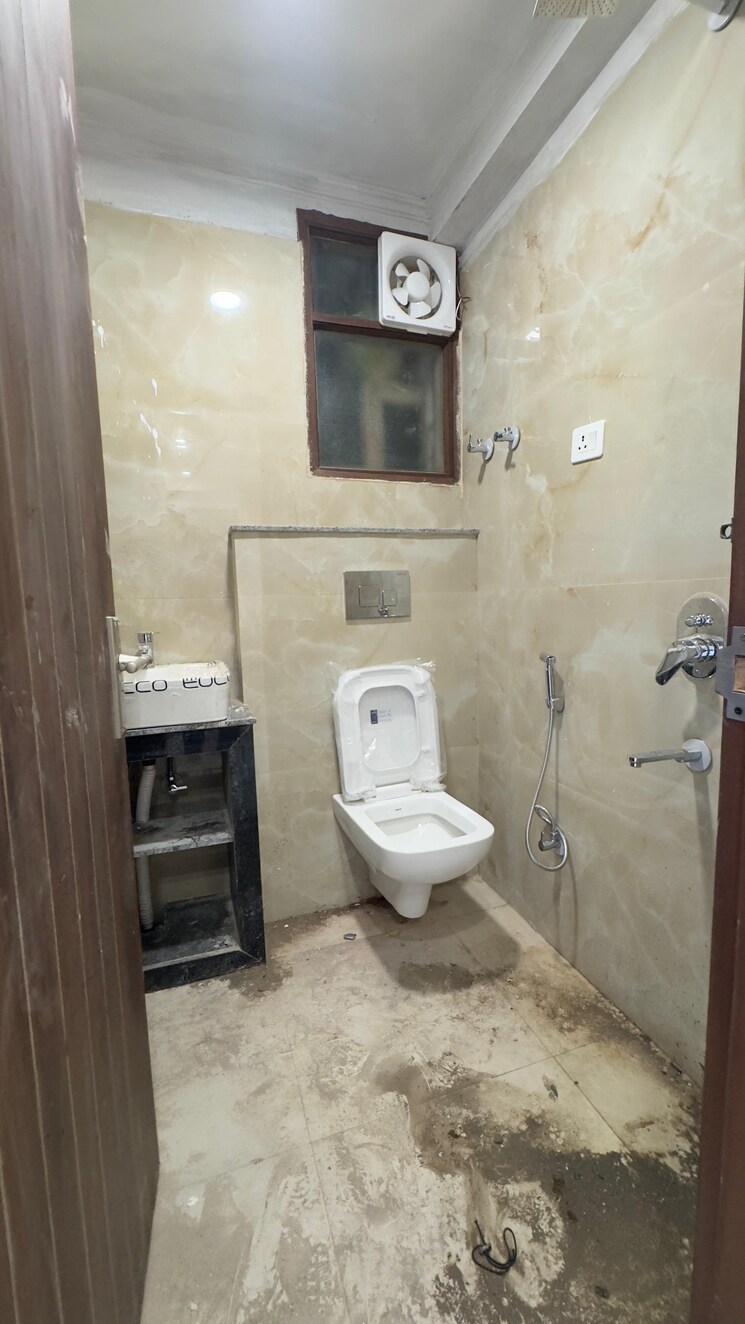 Bathroom, chattarpur 2 Bedroom 1000 Sq.Ft. Builder Floor In Chattarpur Delhi 8975086