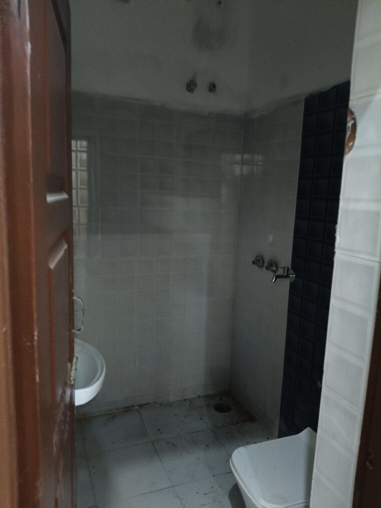 Bathroom, dhakoli 3 Bedroom 1350 Sq.Ft. Builder Floor In Dhakoli Zirakpur 8975085