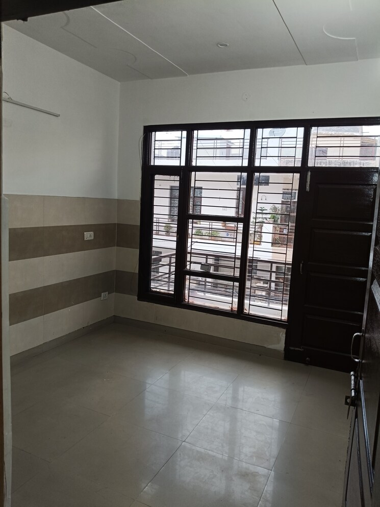 Room, dhakoli 3 Bedroom 1350 Sq.Ft. Builder Floor In Dhakoli Zirakpur 8975085