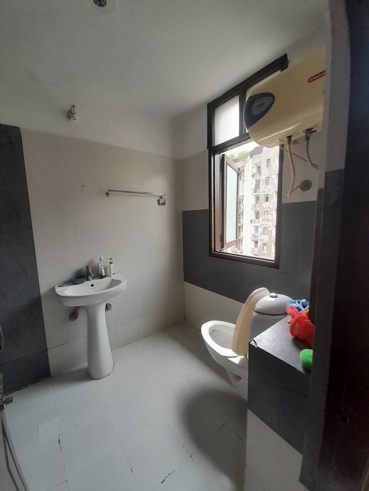 Bathroom, maya-garden-city 2 Bedroom 1307 Sq.Ft. Apartment In Lohgarh Zirakpur 8975082