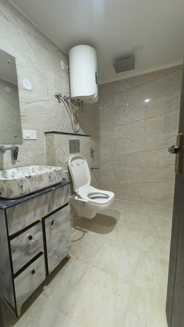 Bathroom in 3 BHK Builder Floor at Palm Residency Chhatarpur, Chattarpur – for Rent