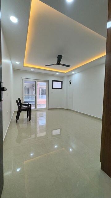 Room in 3 BHK Builder Floor at Palm Residency Chhatarpur, Chattarpur – for Rent