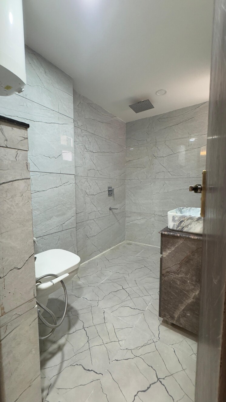 Bathroom, palm-residency-chhatarpur 3 Bedroom 1500 Sq.Ft. Builder Floor In Chattarpur Delhi 8975095