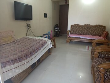 Bedroom in 2 BHK Apartment at Amanora Trendy Homes, Hadapsar – for Rent