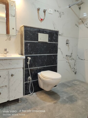 Bathroom in 3 BHK Builder Floor at Palm Residency Chhatarpur, Chattarpur – for Rent
