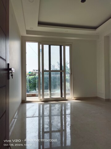 Room in 3 BHK Builder Floor at Palm Residency Chhatarpur, Chattarpur – for Rent