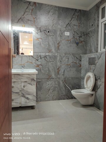 Bathroom in 3 BHK Builder Floor at Palm Residency Chhatarpur, Chattarpur – for Rent