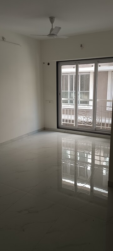 Room in 2 BHK Apartment at Anuraag Apartment, Santacruz West – for Rent