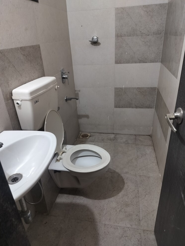 Bathroom, ishwar-bliss 2 Bedroom 1050 Sq.Ft. Apartment In Nerul Navi Mumbai 8975145