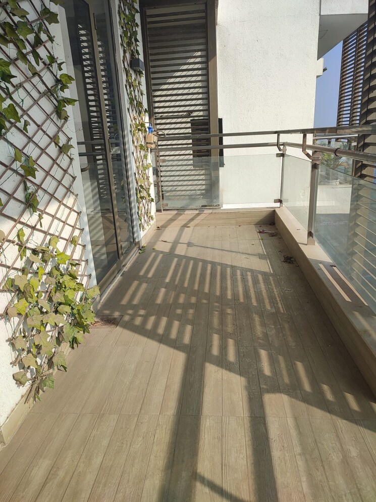 Balcony, m3m-golf-estate 3 Bedroom 3005 Sq.Ft. Apartment In Sector 65 Gurgaon 8975156