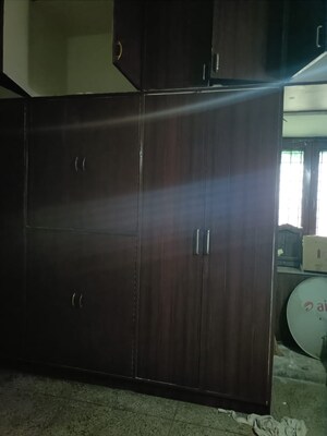 Furnished Amenities in 6 BHK Apartment at Mayur Vihar Phase 1 – for Sale