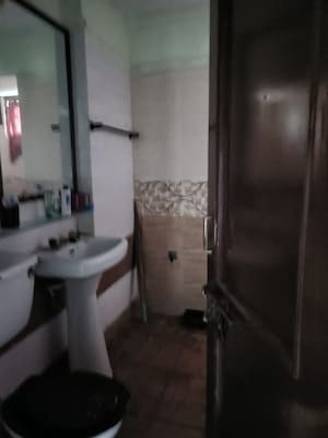 Bathroom in 6 BHK Apartment at Mayur Vihar Phase 1 – for Sale