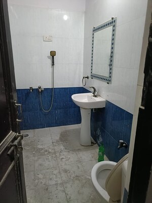Bathroom in 6 BHK Apartment at Mayur Vihar Phase 1 – for Sale