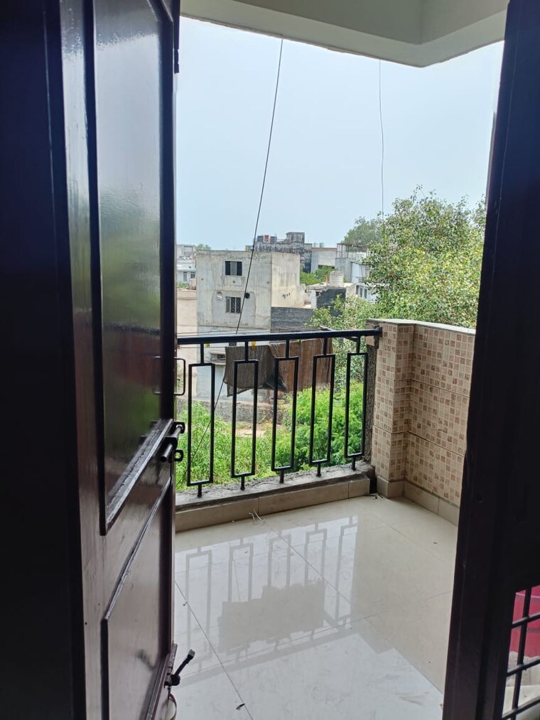 Balcony, mayur vihar phase 1 6 Bedroom 2650 Sq.Ft. Apartment In Mayur Vihar Phase 1 Delhi 8975179