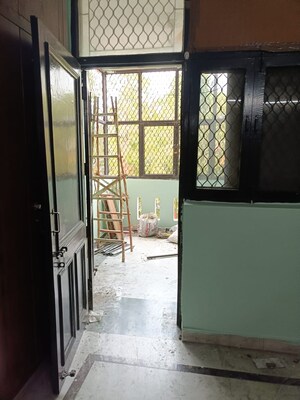  6 BHK Apartment at Mayur Vihar Phase 1 – for Sale