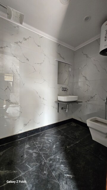 Bathroom in 2 BHK Builder Floor at Palm Residency Chhatarpur, Chattarpur – for Rent