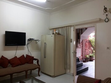 Living Room in 3.5 BHK Apartment at Varun Enclave, Sector 28 – for Rent