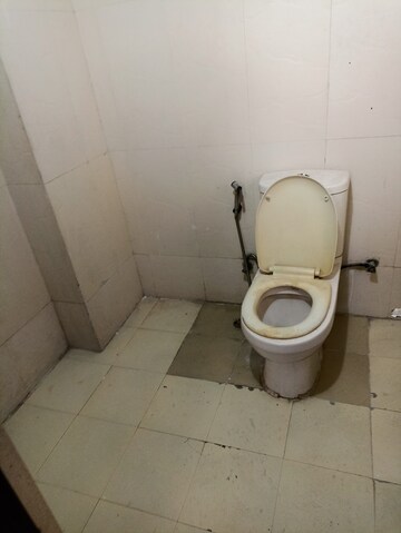 Bathroom in 2 BHK Apartment at Amrapali Eden Park, Sector 50 – for Rent