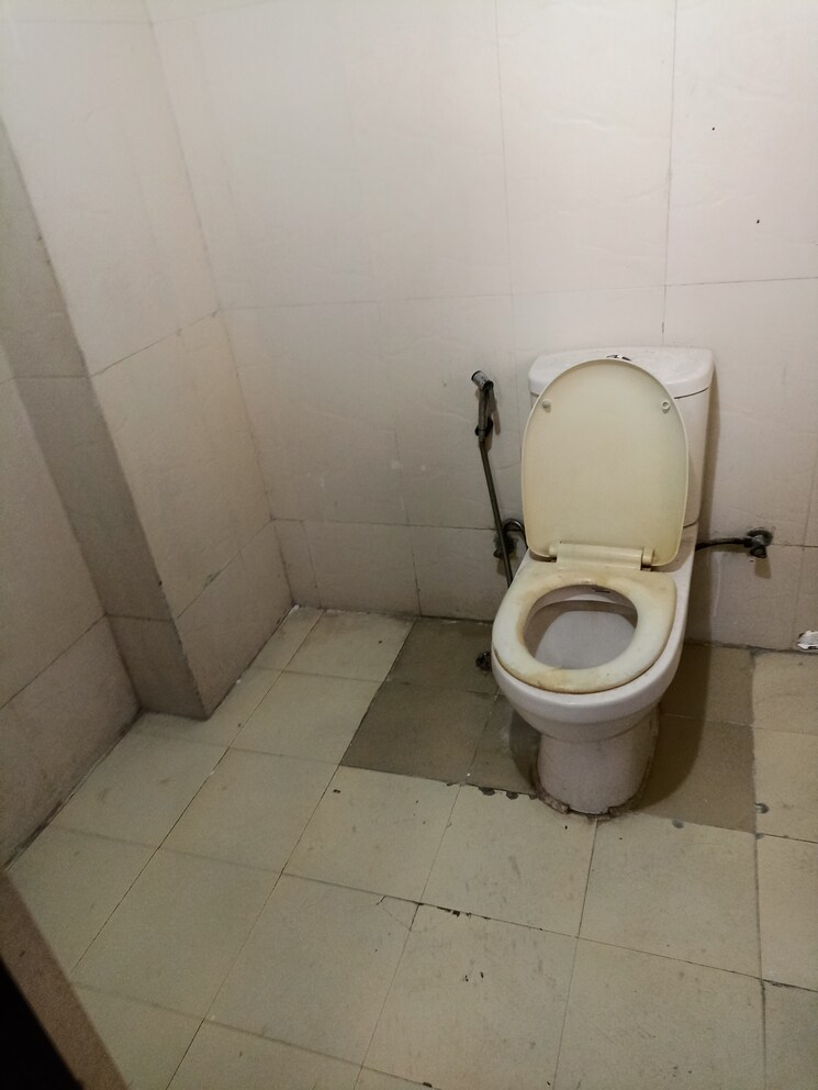 Bathroom, amrapali-eden-park 2 Bedroom 1140 Sq.Ft. Apartment In Sector 50 Noida 8975239