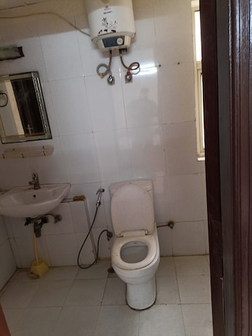 Bathroom in 2 BHK Apartment at Amrapali Eden Park, Sector 50 – for Rent