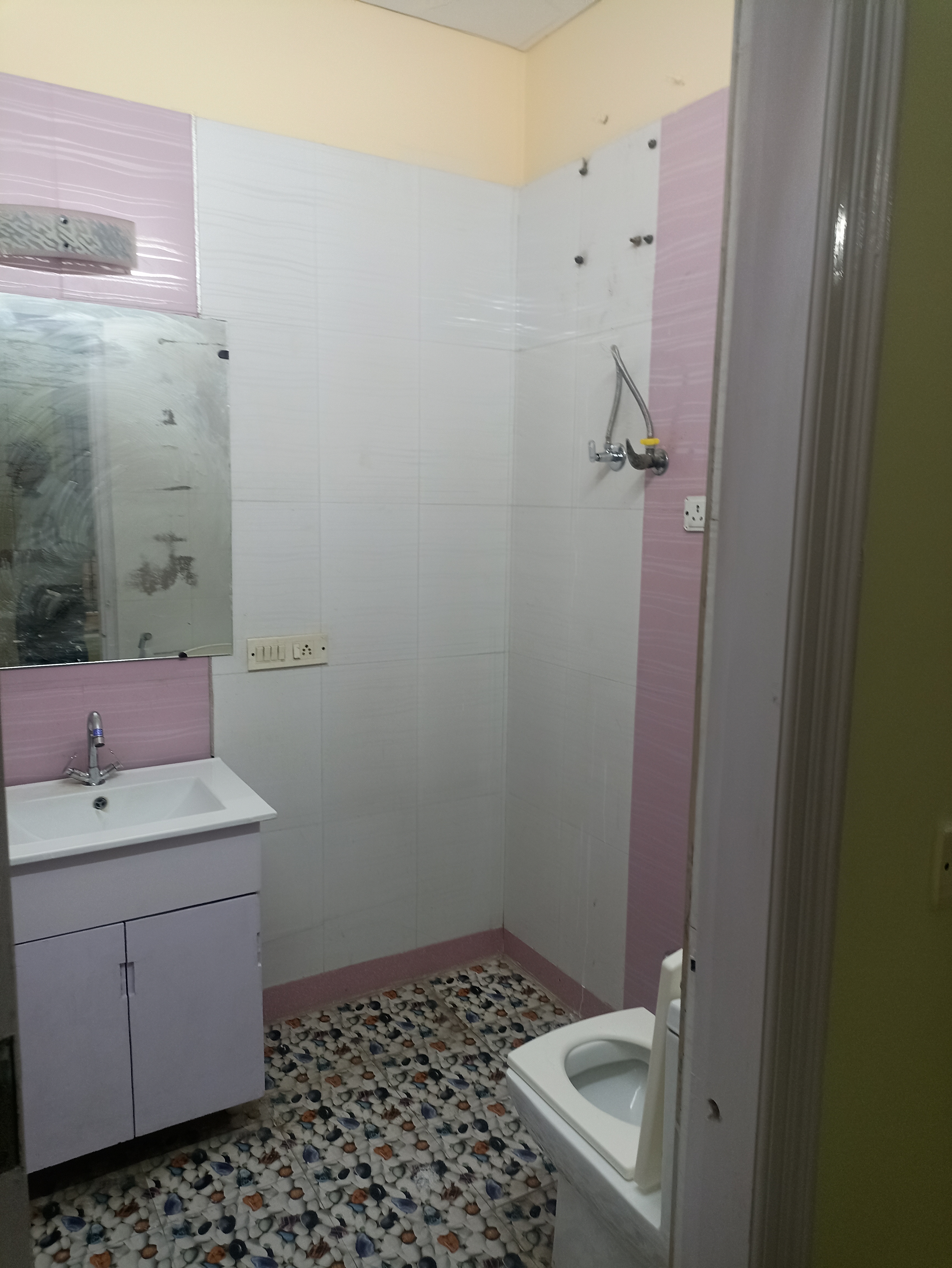 2.5 BHK + Extra Room Independent House For Rent in RWA Apartments Sector 41