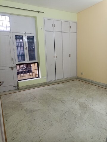 Room in 2.5 BHK Independent House at RWA Apartments Sector 41, Sector 41 – for Rent