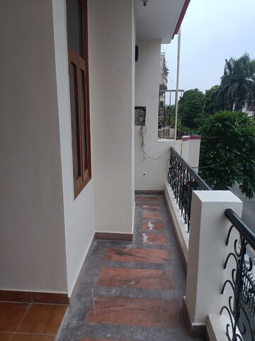 Balcony in 2.5 BHK Independent House at RWA Apartments Sector 40, Sector 40 – for Rent
