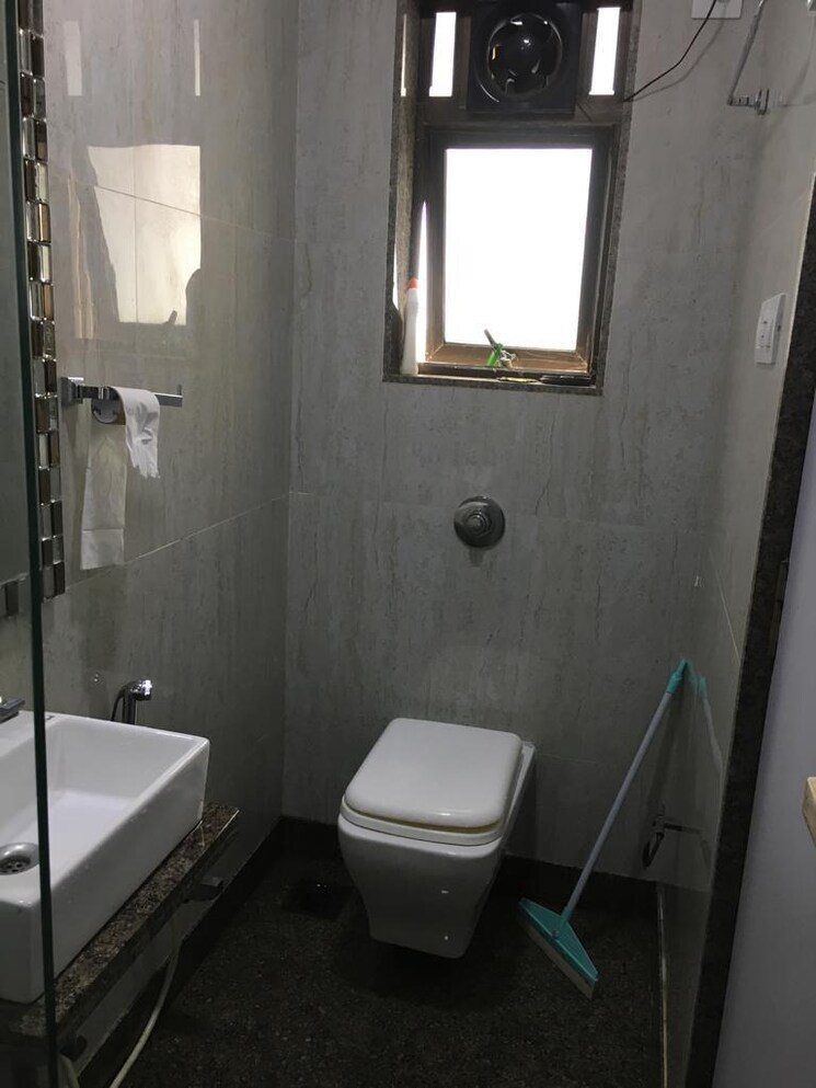Bathroom, neminath-imperia 2 Bedroom 1250 Sq.Ft. Apartment In Andheri West Mumbai 8975259