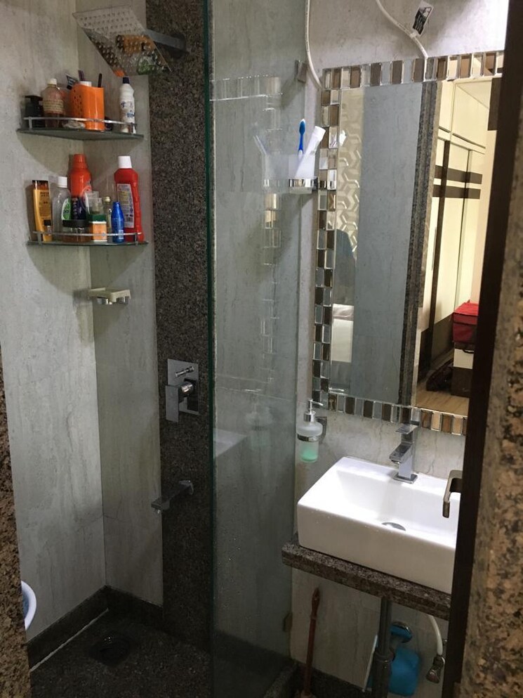 Bathroom, neminath-imperia 2 Bedroom 1250 Sq.Ft. Apartment In Andheri West Mumbai 8975259