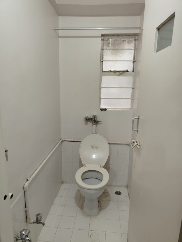 Washroom, bhosale nagar 1 Bedroom 650 Sq.Ft. Apartment In Bhosale Nagar Pune 8975287