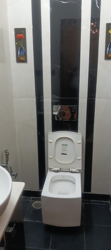 Bathroom in 1.5 BHK Builder Floor at RWA Apartments Sector 47, Sector 47 – for Rent
