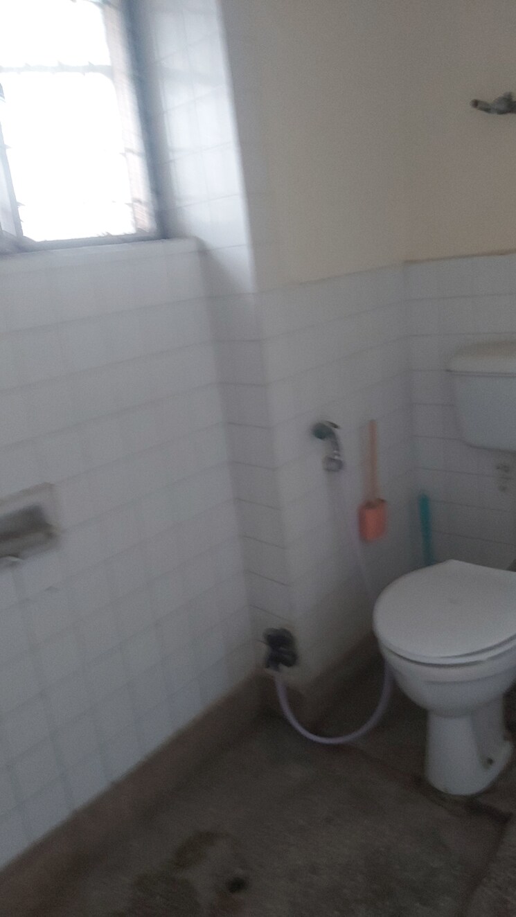 Bathroom, mayur vihar 3.5 Bedroom 1150 Sq.Ft. Apartment In Mayur Vihar Delhi 8975311