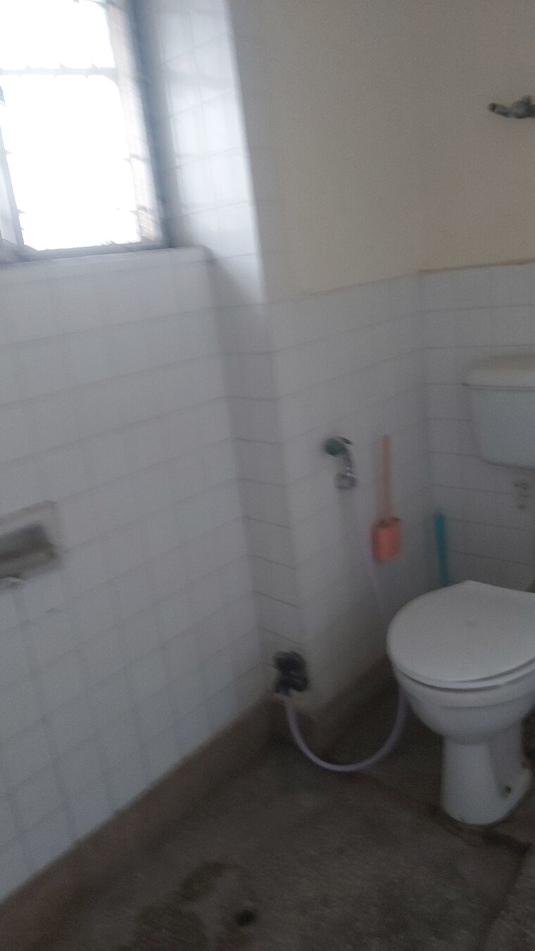 Bathroom, mayur vihar 3.5 Bedroom 1150 Sq.Ft. Apartment In Mayur Vihar Delhi 8975311