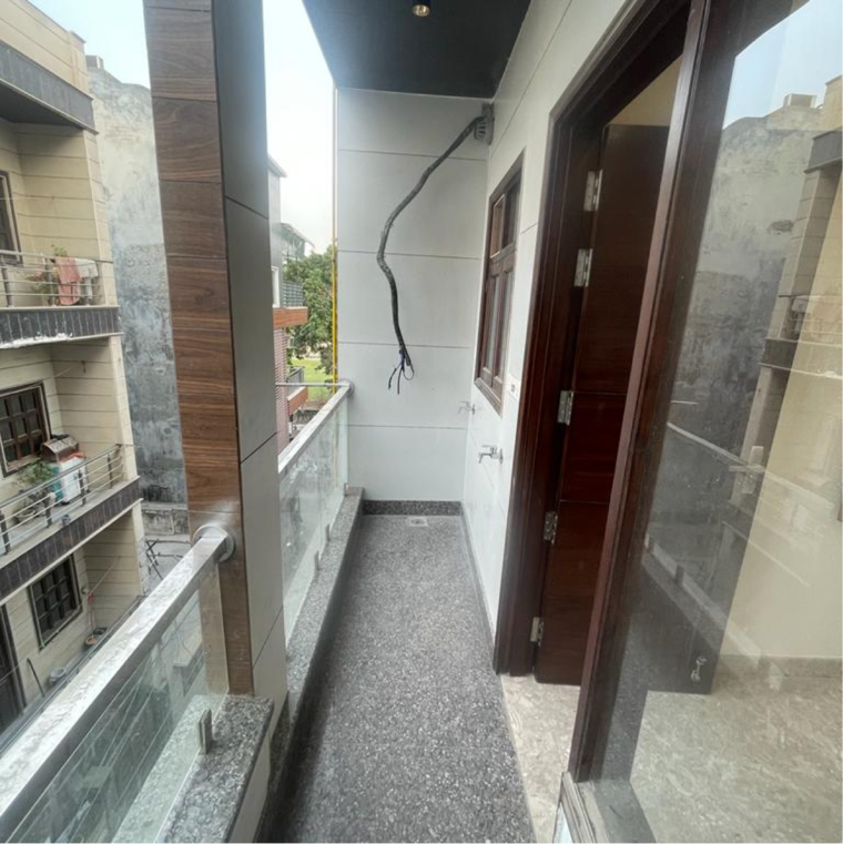 Balcony, pitampura 6+ Bedroom 100 Sq.Yd. Independent House In Pitampura Delhi 8975332