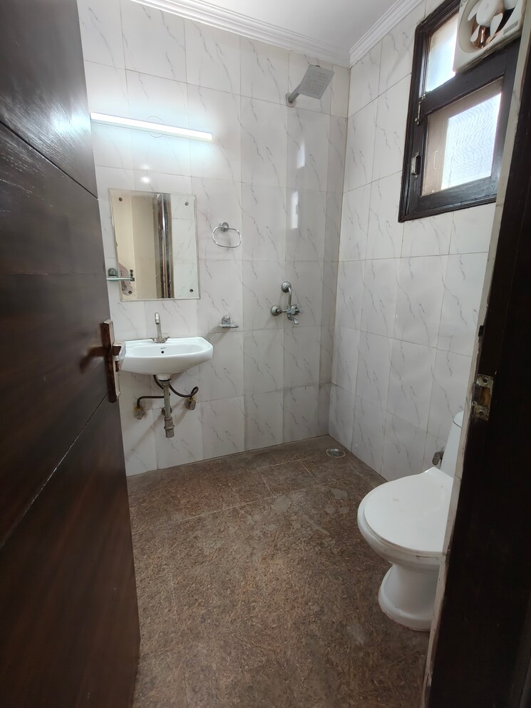Attached Bathroom, chattarpur 2 Bedroom 900 Sq.Ft. Builder Floor In Chattarpur Delhi 8975330