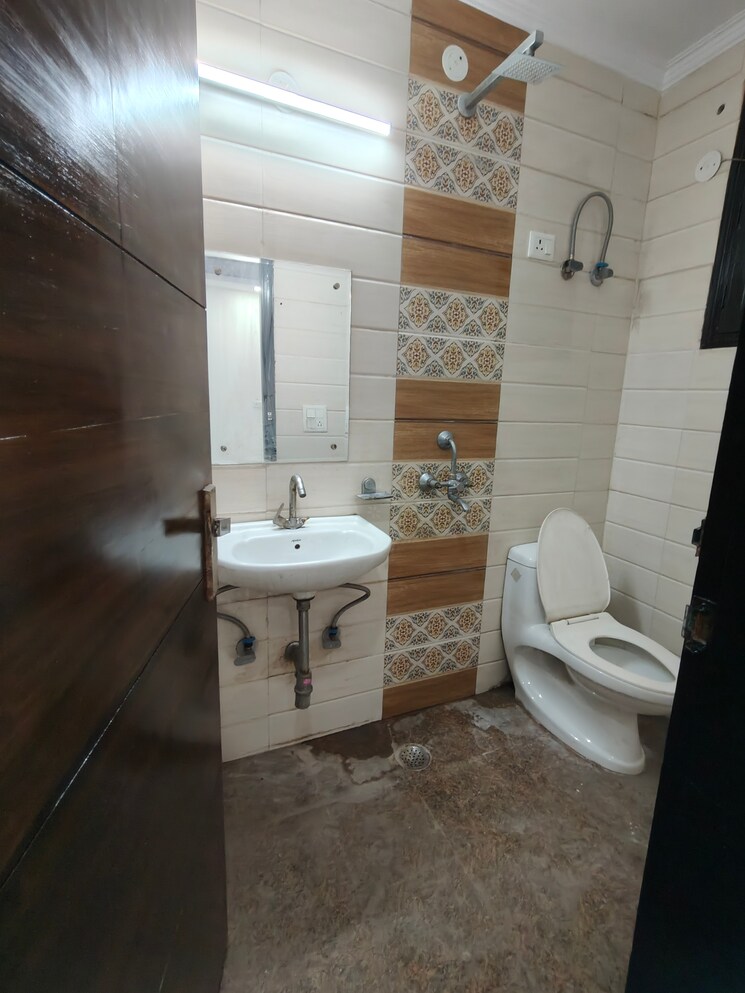 Bathroom, chattarpur 2 Bedroom 900 Sq.Ft. Builder Floor In Chattarpur Delhi 8975330