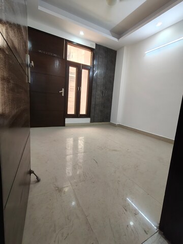 Room in 2 BHK Builder Floor at Chattarpur – for Rent