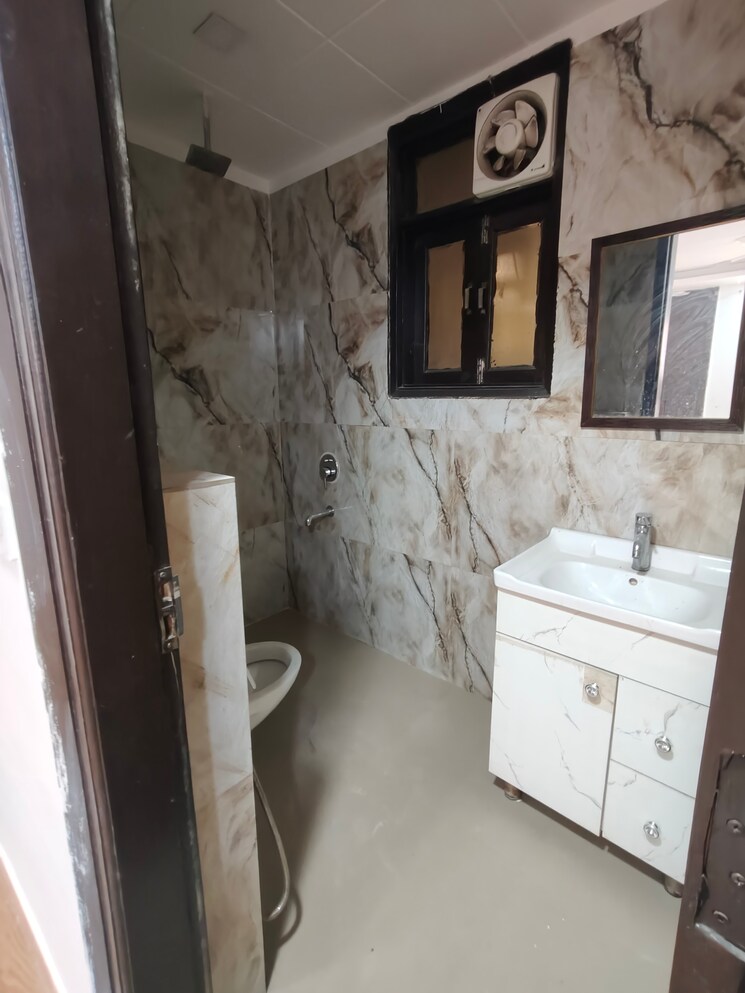 Attached Bathroom, chattarpur 3 Bedroom 1600 Sq.Ft. Builder Floor In Chattarpur Delhi 8975333