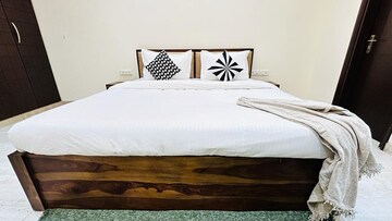 Bedroom in 3 BHK Builder Floor at Central Park I, Sector 42 – for Rent