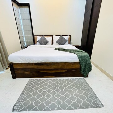 Bedroom in 3 BHK Builder Floor at Ansal Sushant Apartments, Sushant Lok I – for Rent