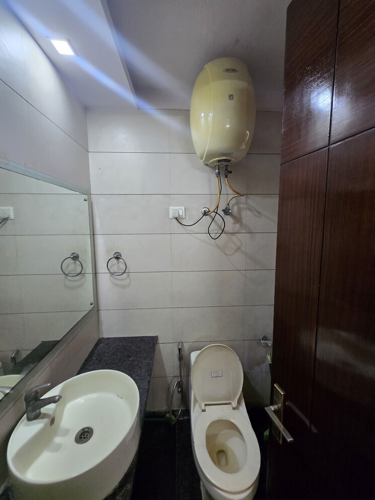 Bathroom, amar colony 2 Bedroom 900 Sq.Ft. Builder Floor In Amar Colony Delhi 8975351